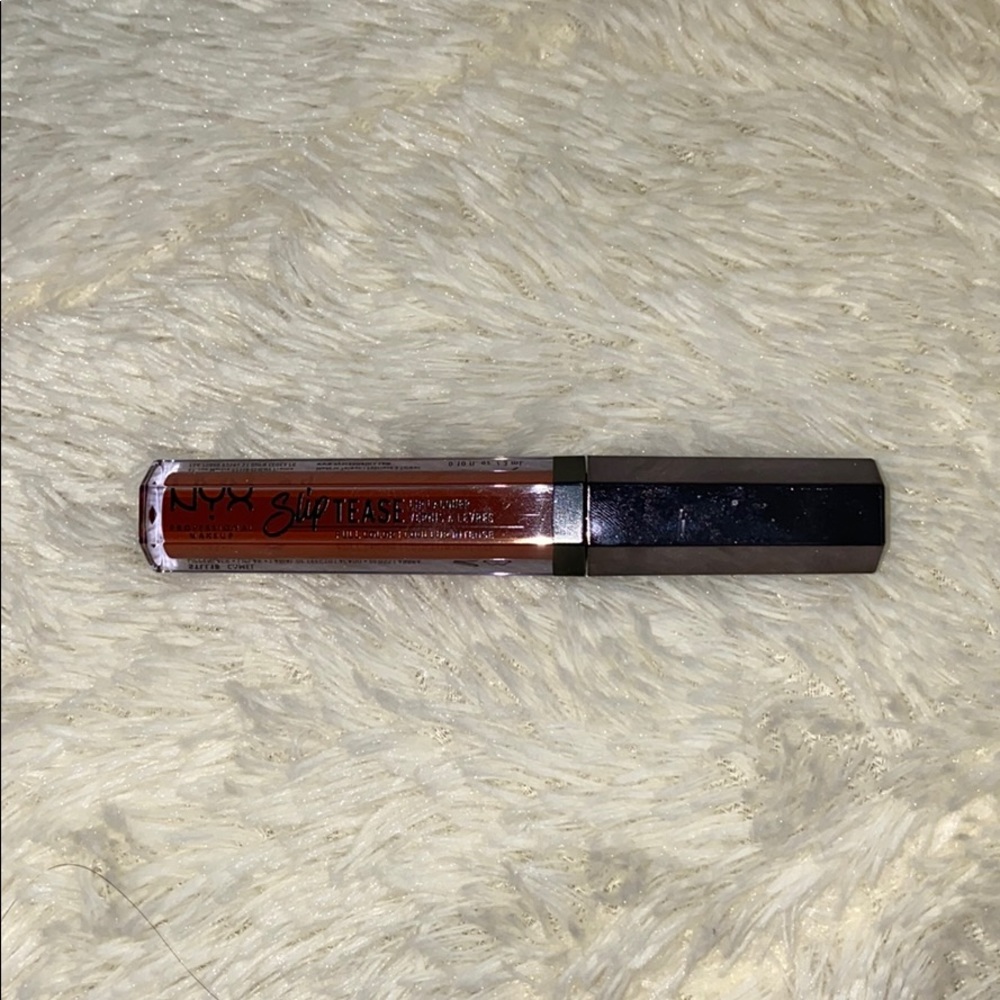 NYX lip lacquer “camel”